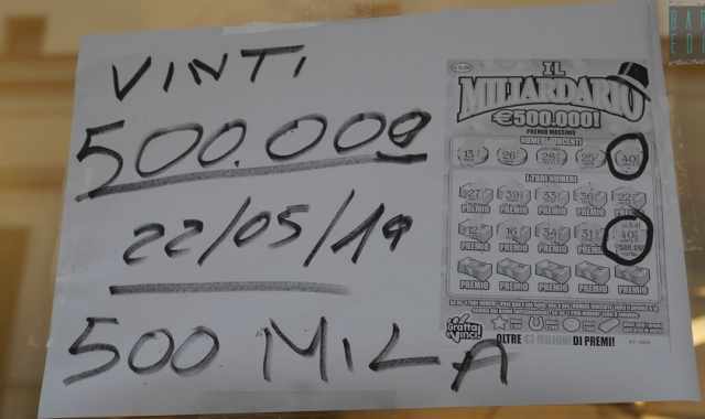 Bari, a Santo Spirito un operaio "gratta e vince" 500mila euro: Non voleva crederci